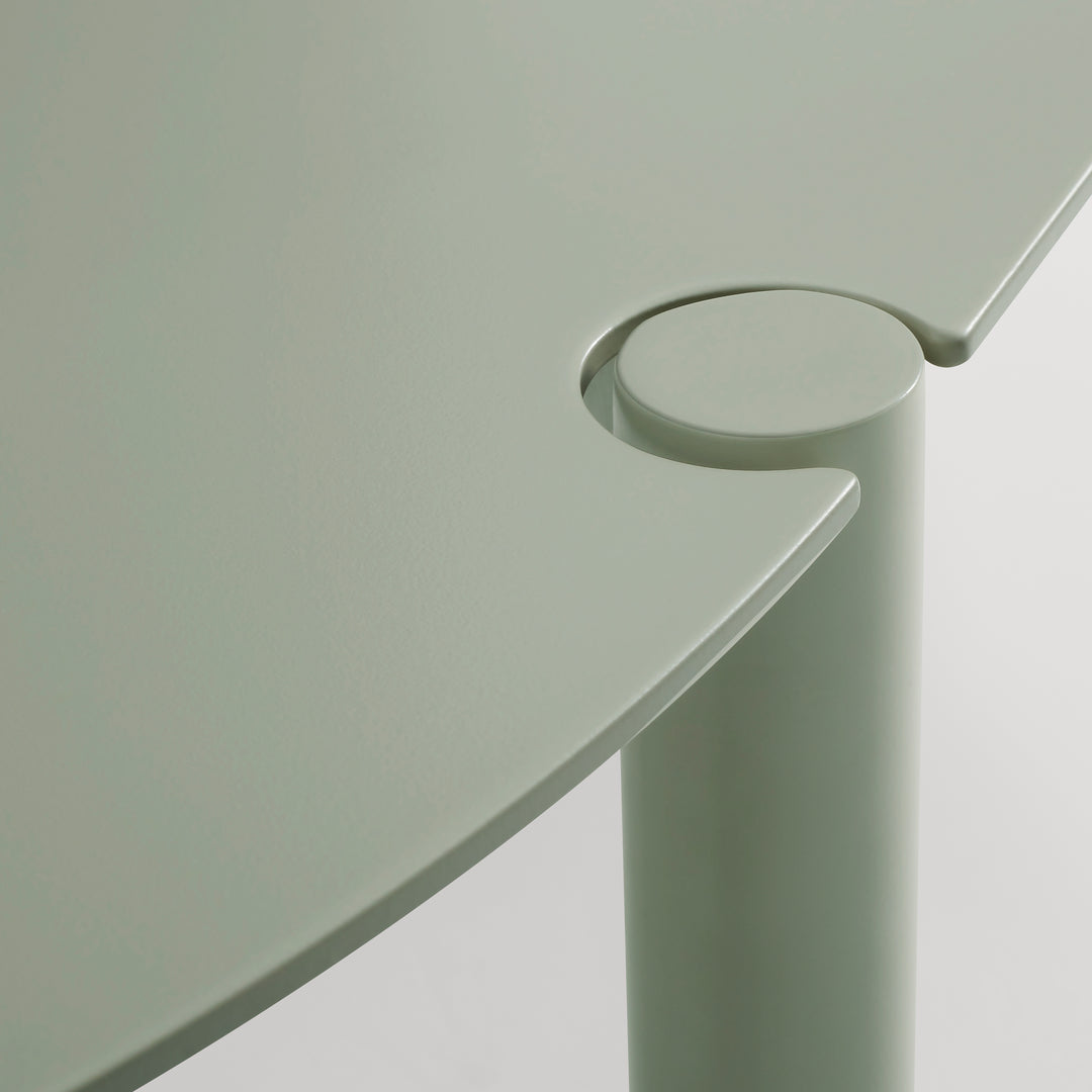 Comeuppance 42" Round Dining Table