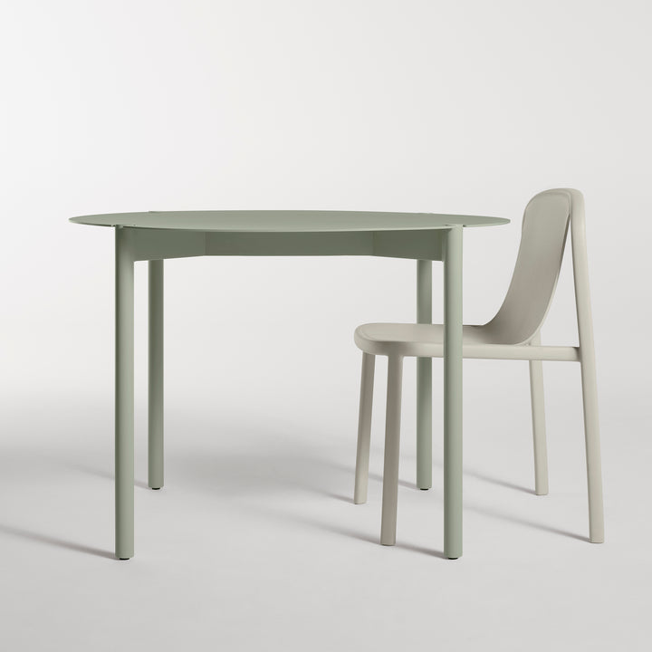 Comeuppance 42" Round Dining Table