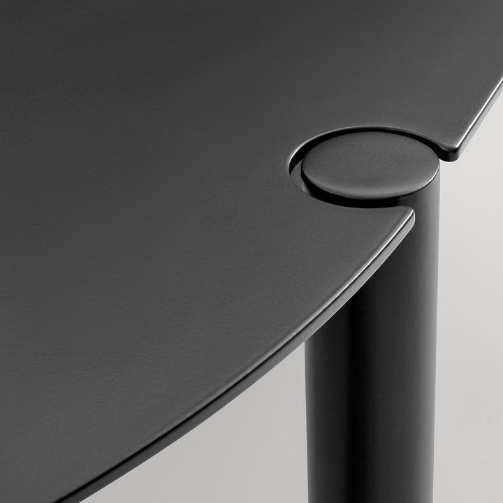 Comeuppance 42" Round Dining Table