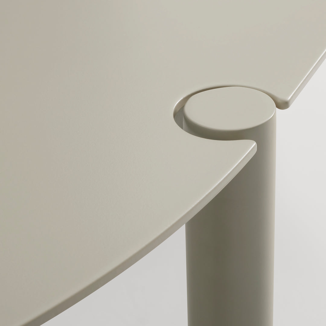 Comeuppance 42" Round Dining Table