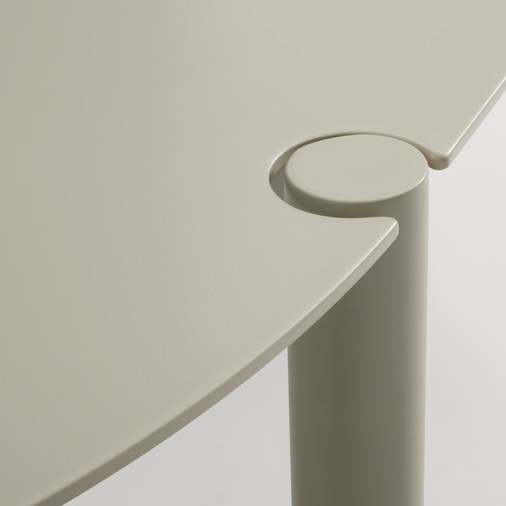 Comeuppance 42" Round Dining Table