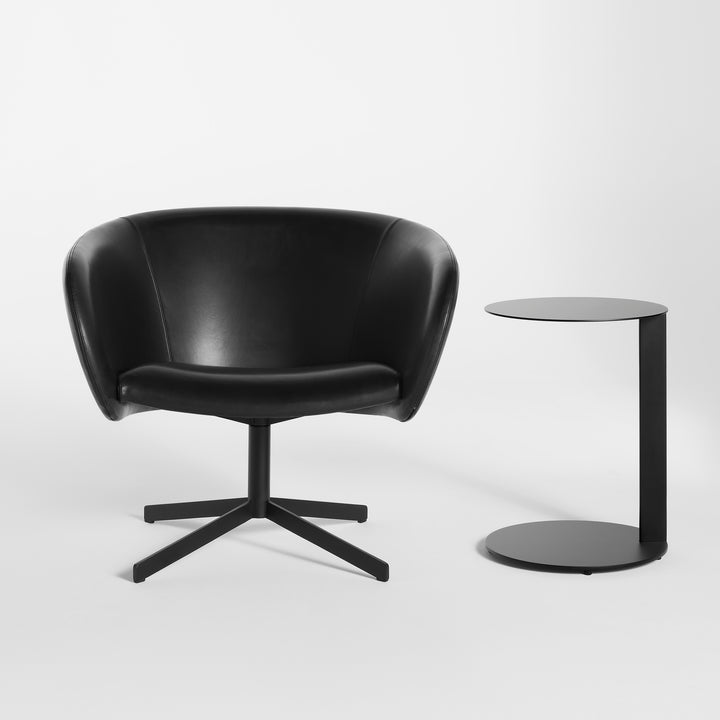 Close Encounter Swivel Lounge Chair