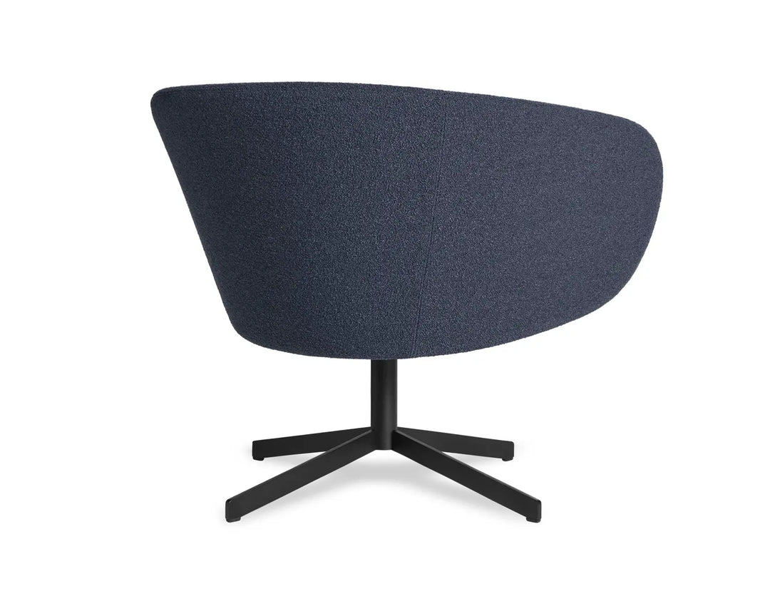 Close Encounter Swivel Lounge Chair