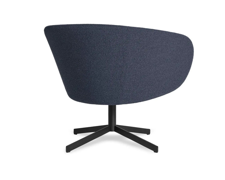 Close Encounter Swivel Lounge Chair