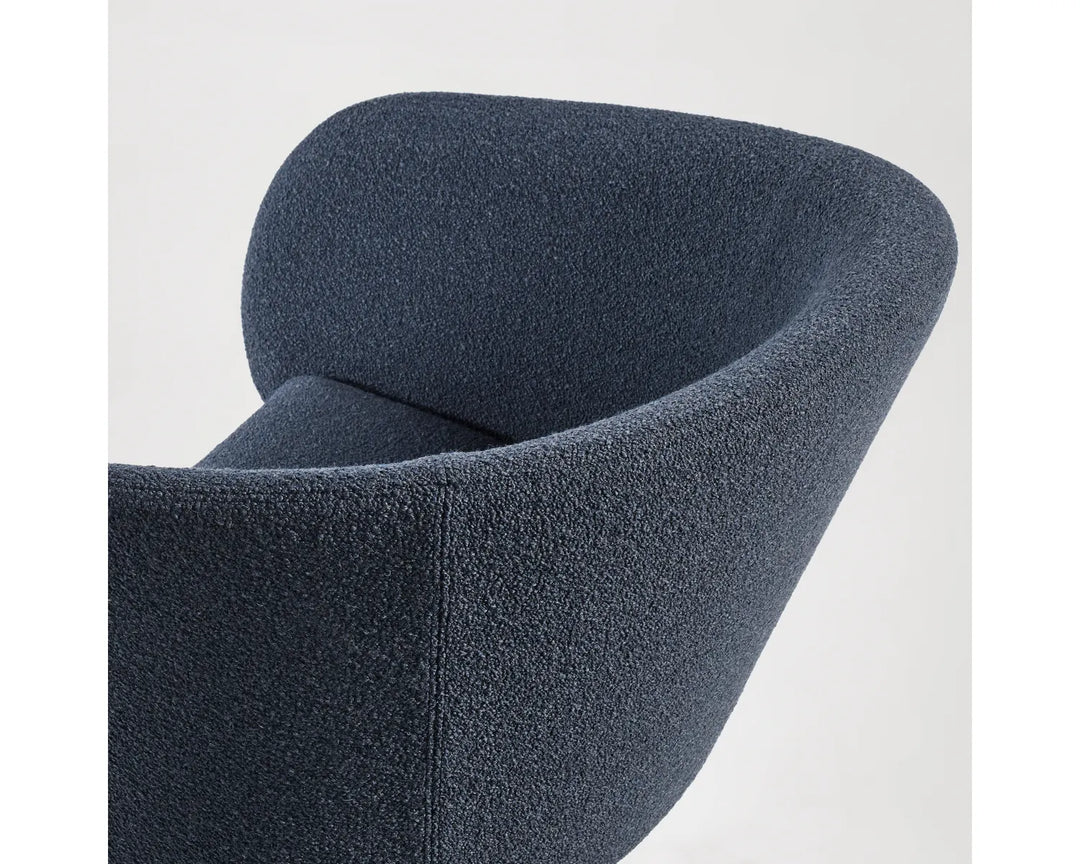Close Encounter Swivel Lounge Chair
