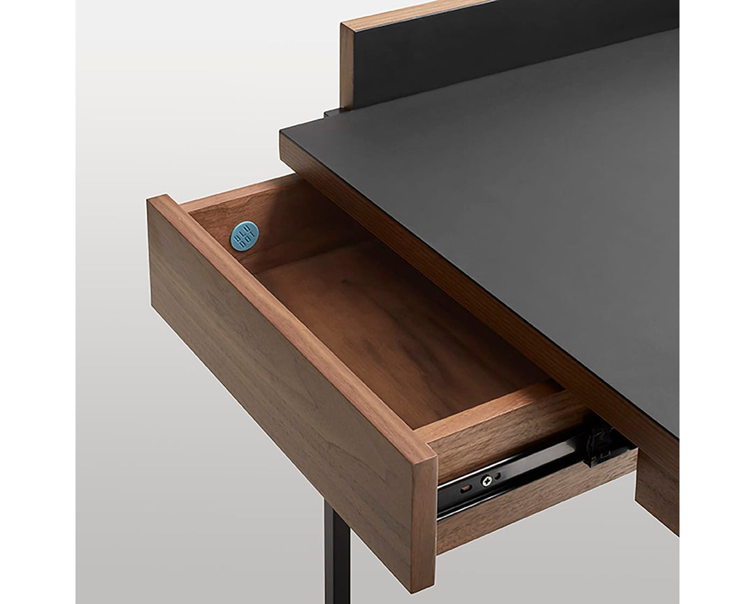 Tabloid Desk