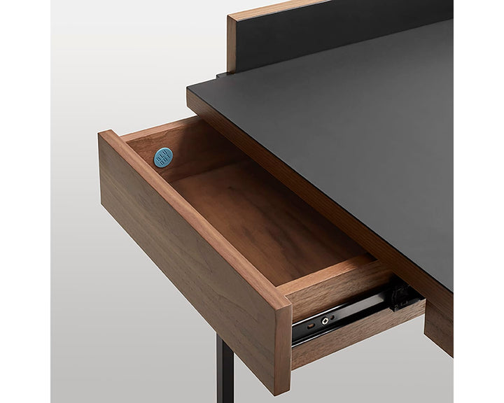 Tabloid Desk