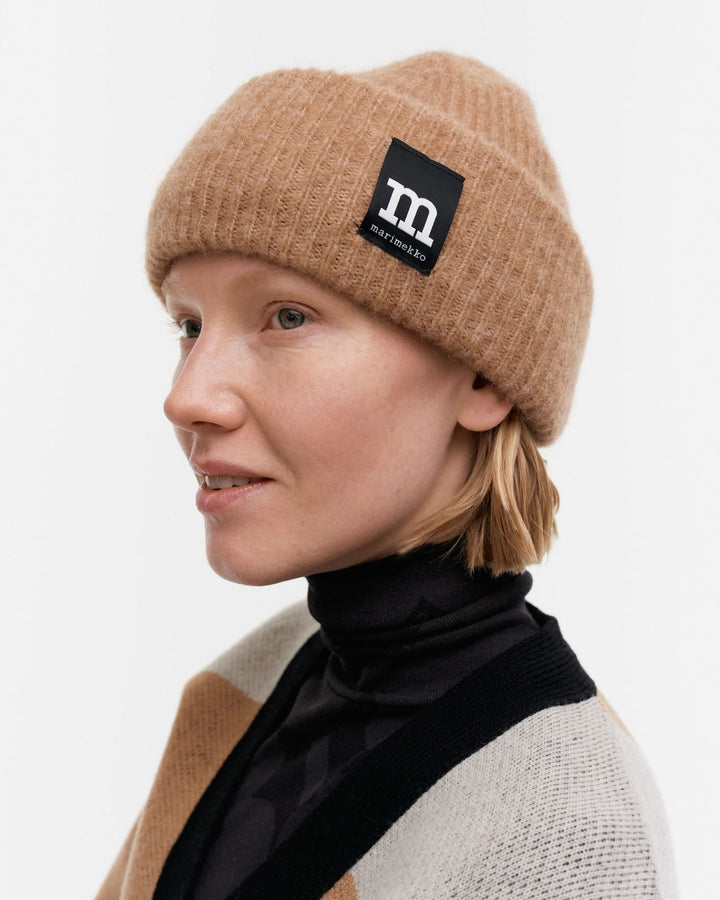 pjettar solid knitted toque - toffee