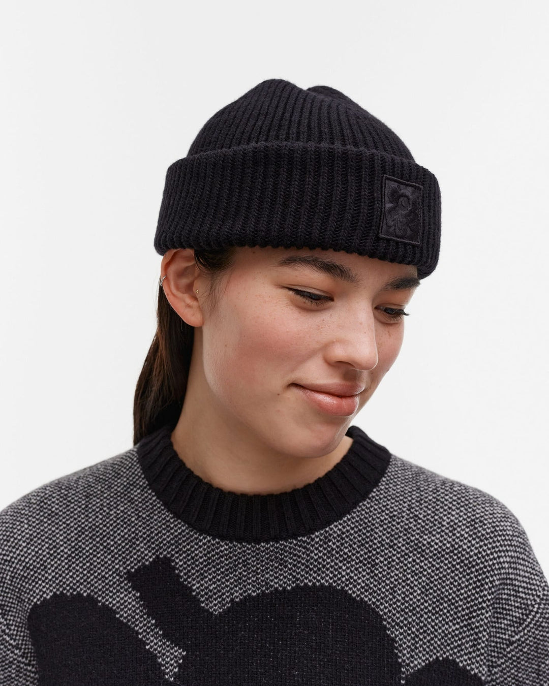 roihua solid knitted toque - black