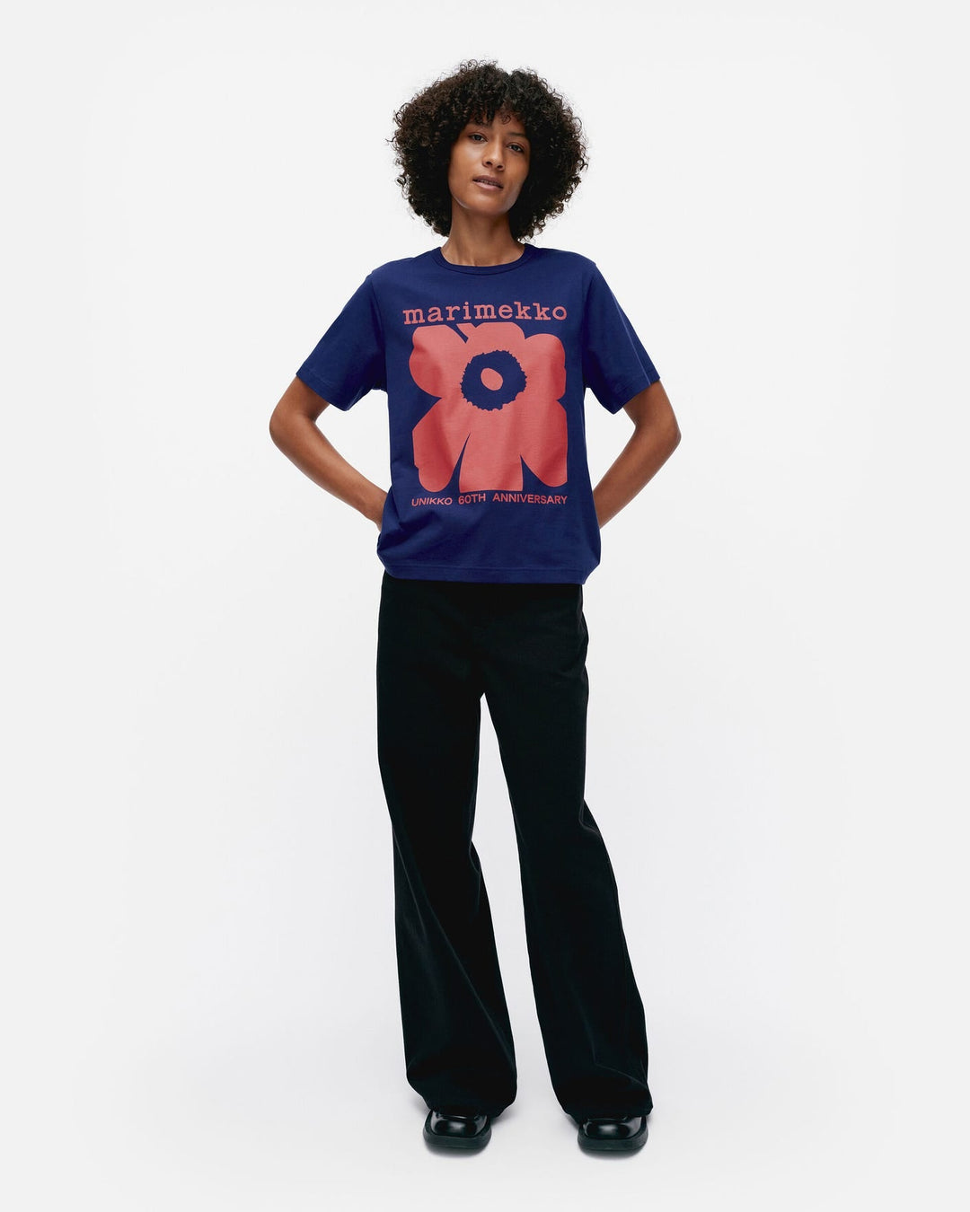 erna unikko placement t-shirt - blue and red