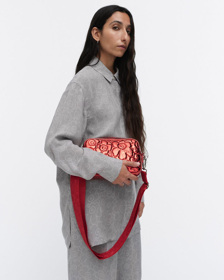 soft gratha unikko shoulder bag - metallic red