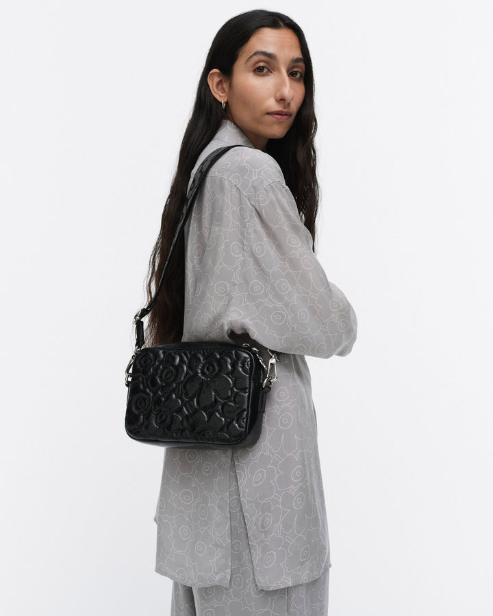 soft gratha unikko shoulder bag - gloss black