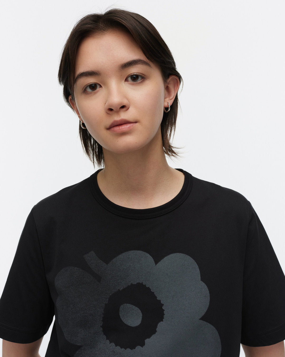 kioski erna unikko placement t-shirt - black