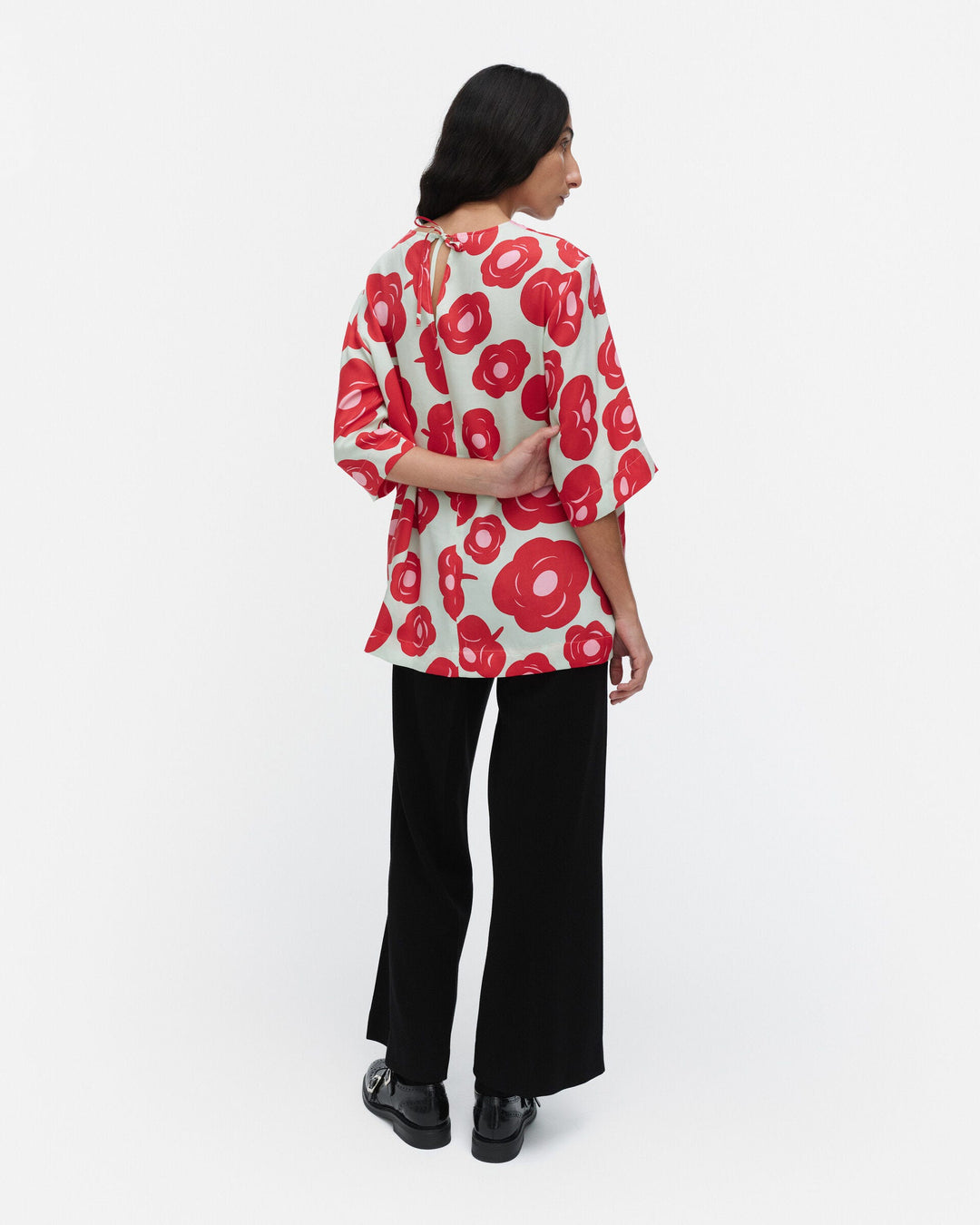 toinen tumma shirt