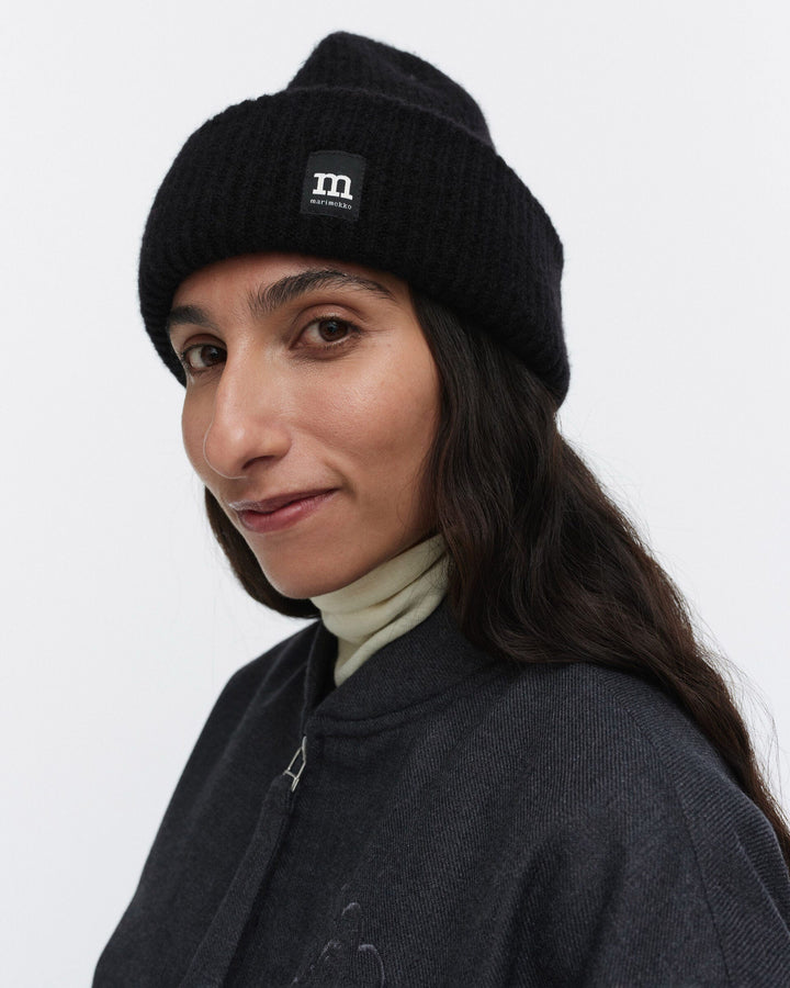 pjettar solid knitted toque - black