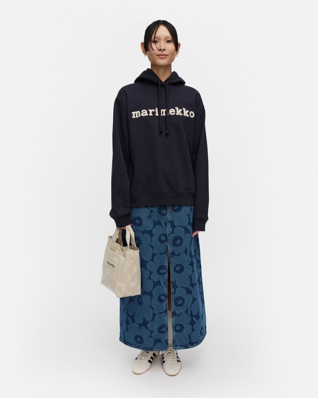 Kioski Skripti Logo Placement Hoodie