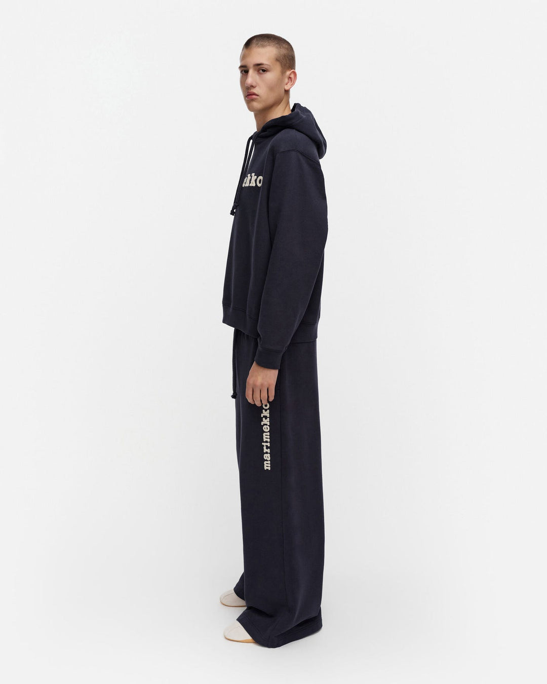 Kioski Skripti Logo Placement Hoodie