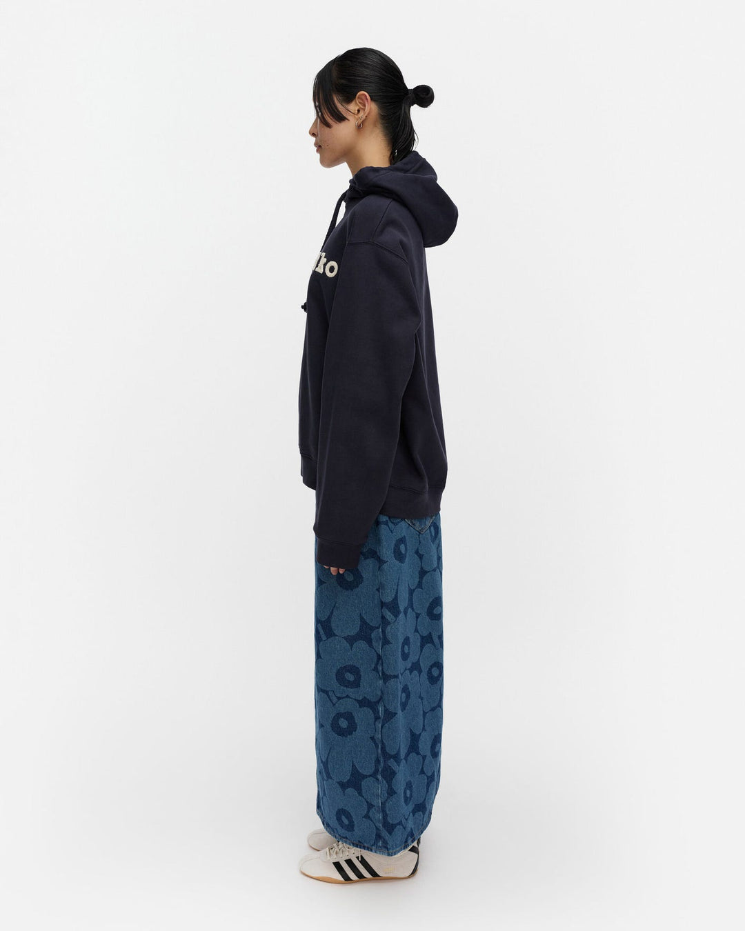 Kioski Skripti Logo Placement Hoodie