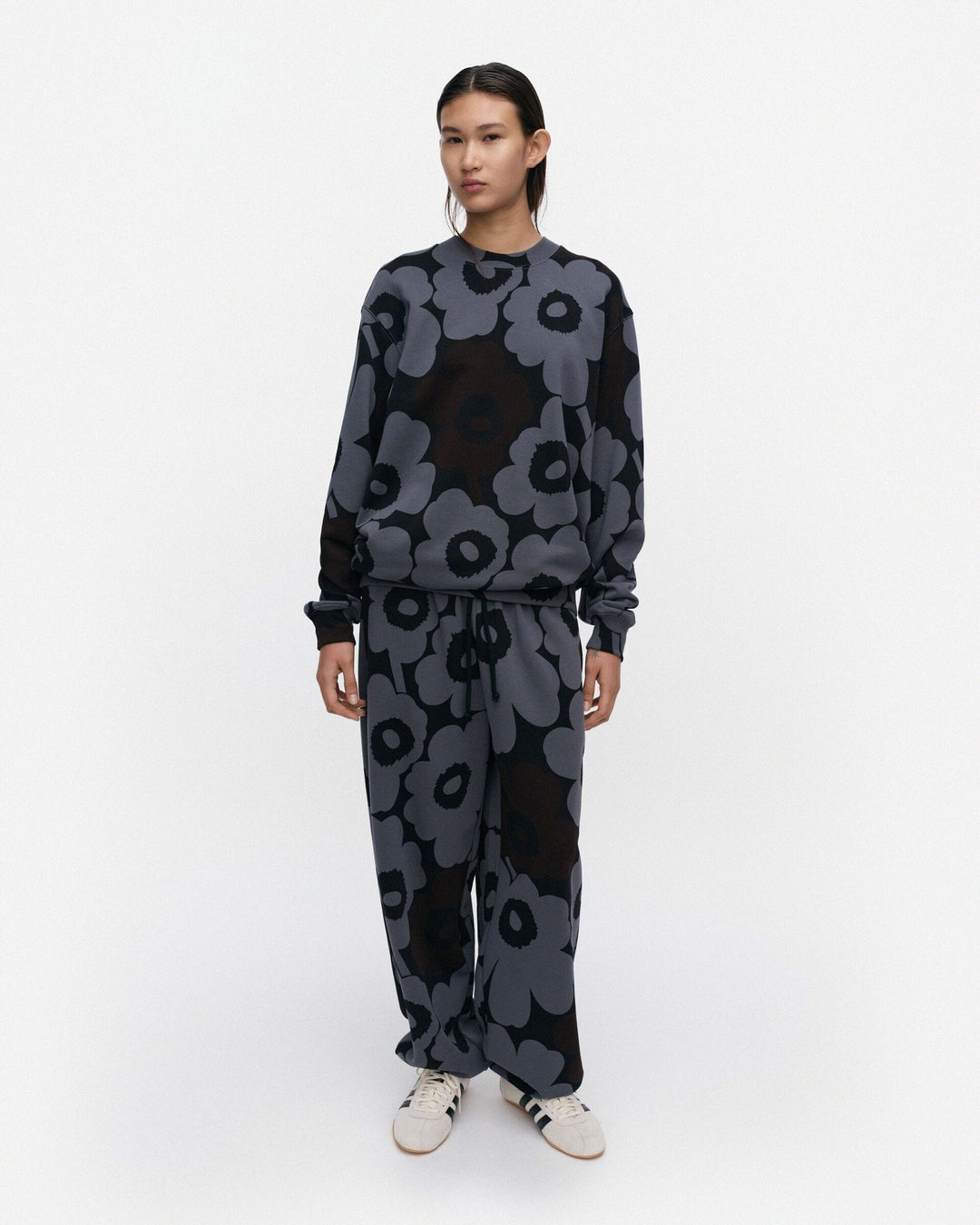 Loisto Pieni Unikko Kioski Sweatshirt - Black