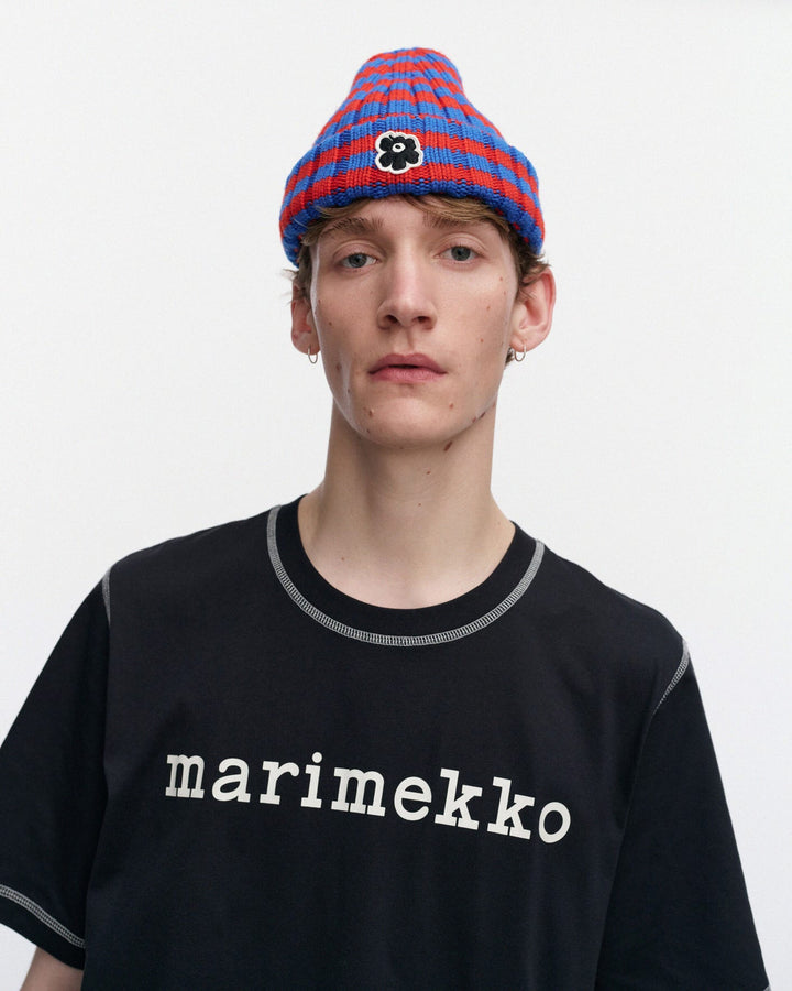 Kioski Improvisaatio Tasaraita beanie - red