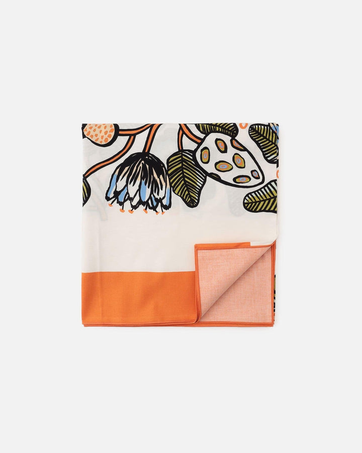 tiara tablecloth