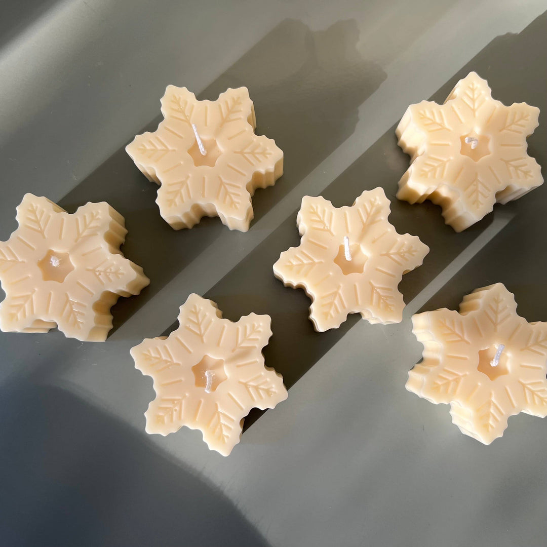 Snowflake Scented Candle - Ivory & Pine Scent