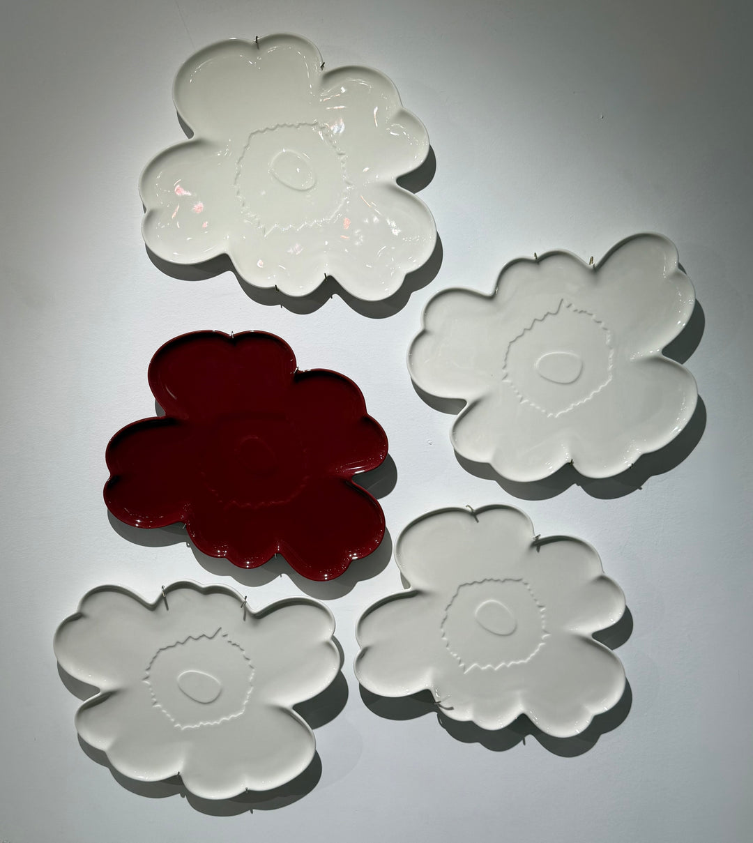 unikko shaped serving platter 32 cm - white