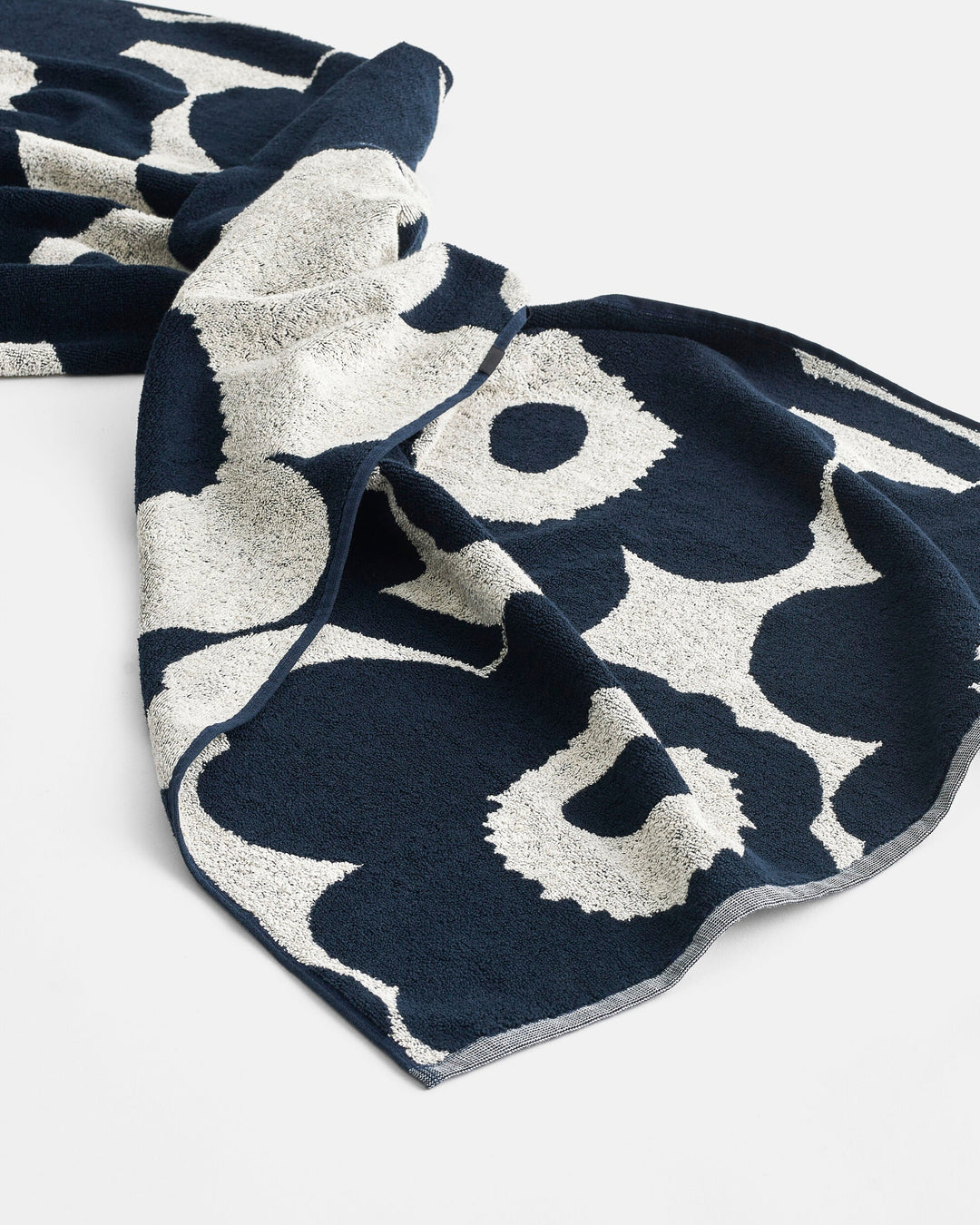 unikko bath towel navy/white