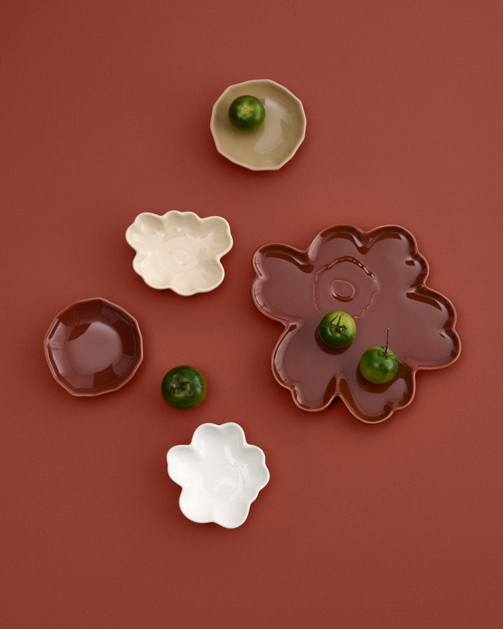 Unikko Shaped plate 20 cm - Umber