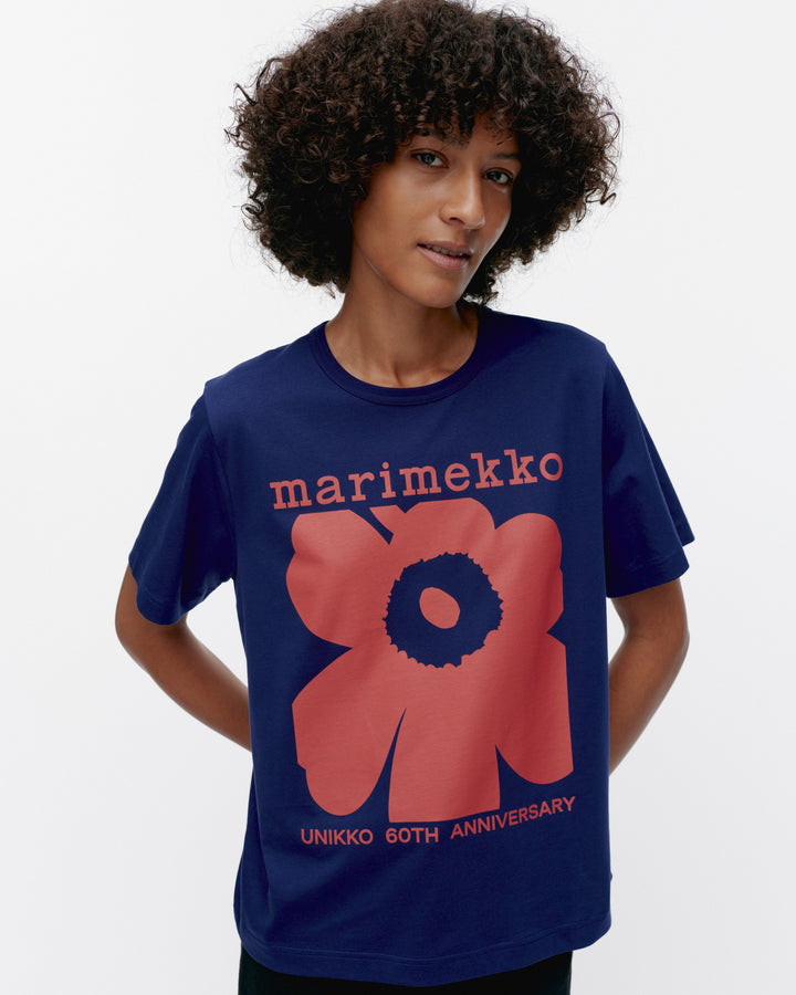 erna unikko placement t-shirt - blue and red