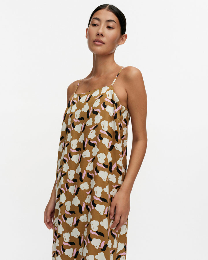 pyörähdys lemmitty dress